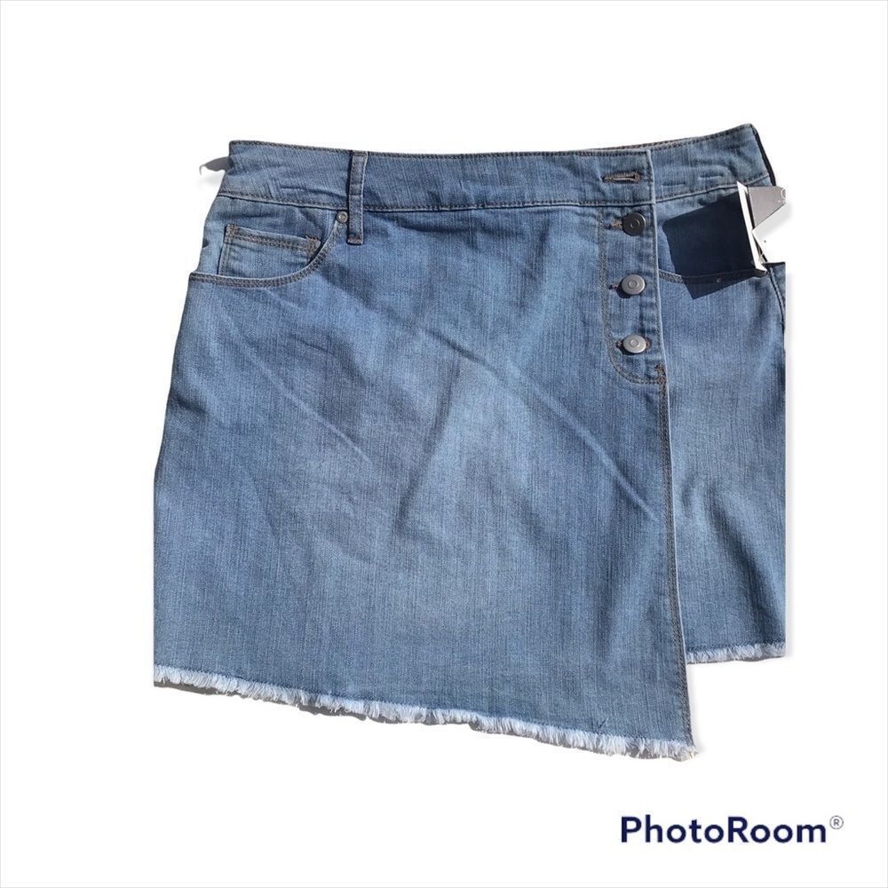 ENERGIE BLUE DENIM FLAT FRONT WRAP SKIRT 
skirt size 9